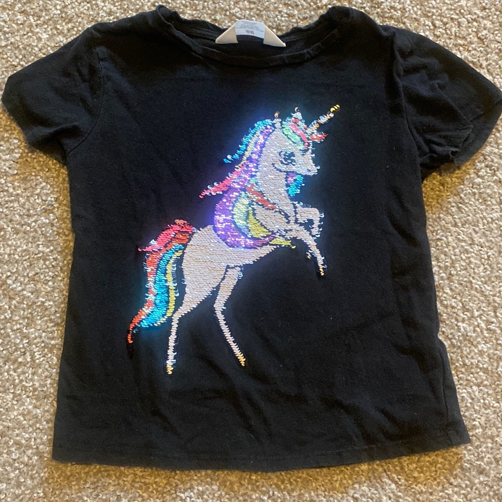 Girls black tshirt with reversible unicorn sequins. Girls size 6x/7.